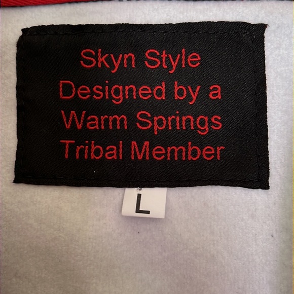 Skyn Style native design front zip hoodie. - Picture 5 of 6